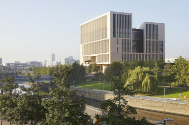 Stanton Williams completes a new landmark building for UCL East