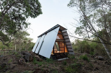 Sustainable prefab house journeys from Quito to the Galápagos Islands