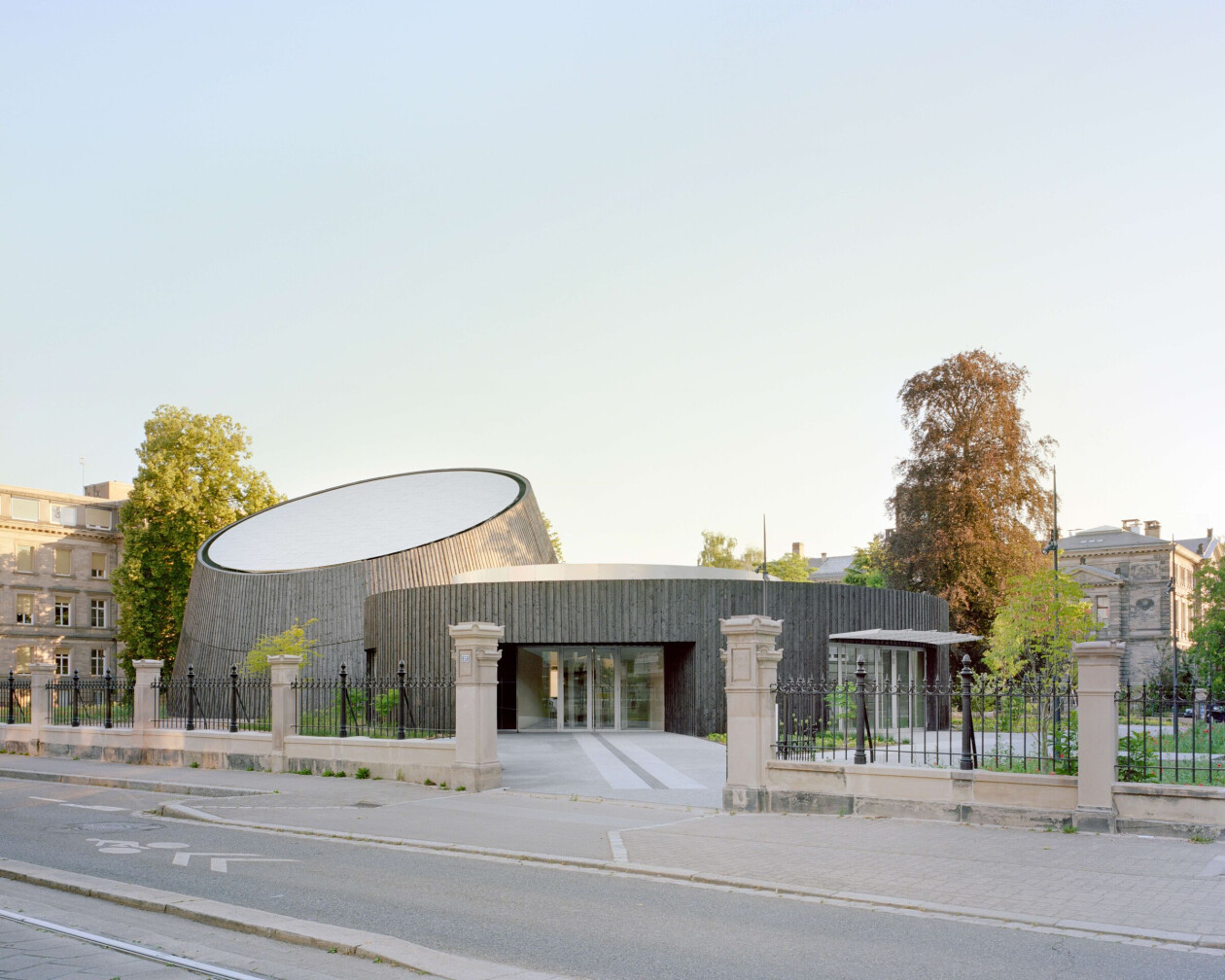 University of Strasbourg opens a new planetarium clad in burnt wood