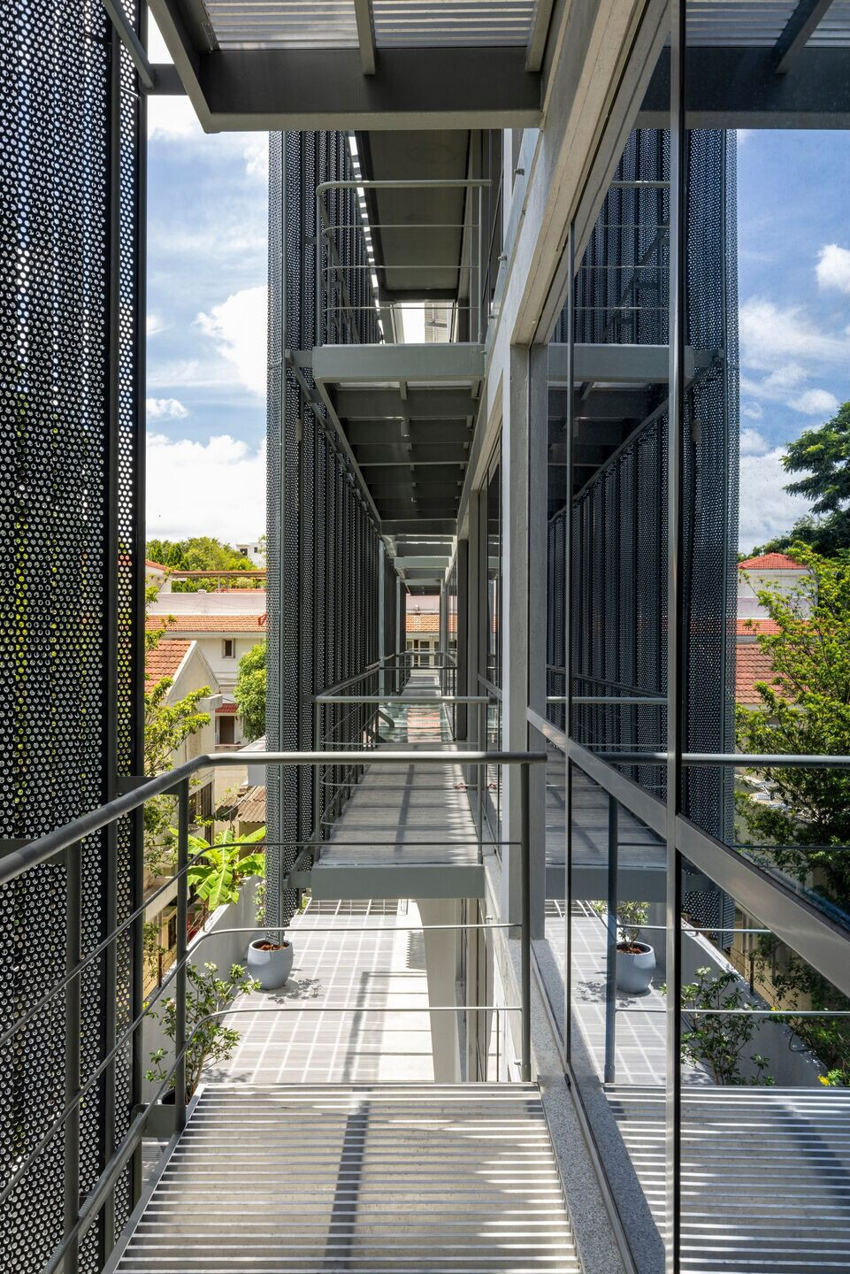 https://archello.com/story/131204/attachments/photos-videos/13 photo_credit Suryan//Dang