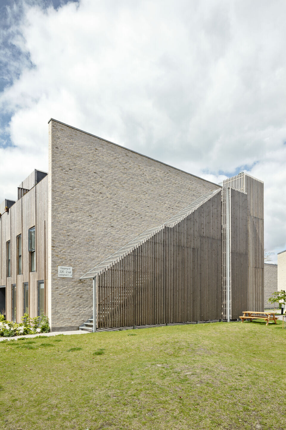 https://archello.com/story/110425/attachments/photos-videos/7 photo_credit Laura Stamer for KHR Architecture