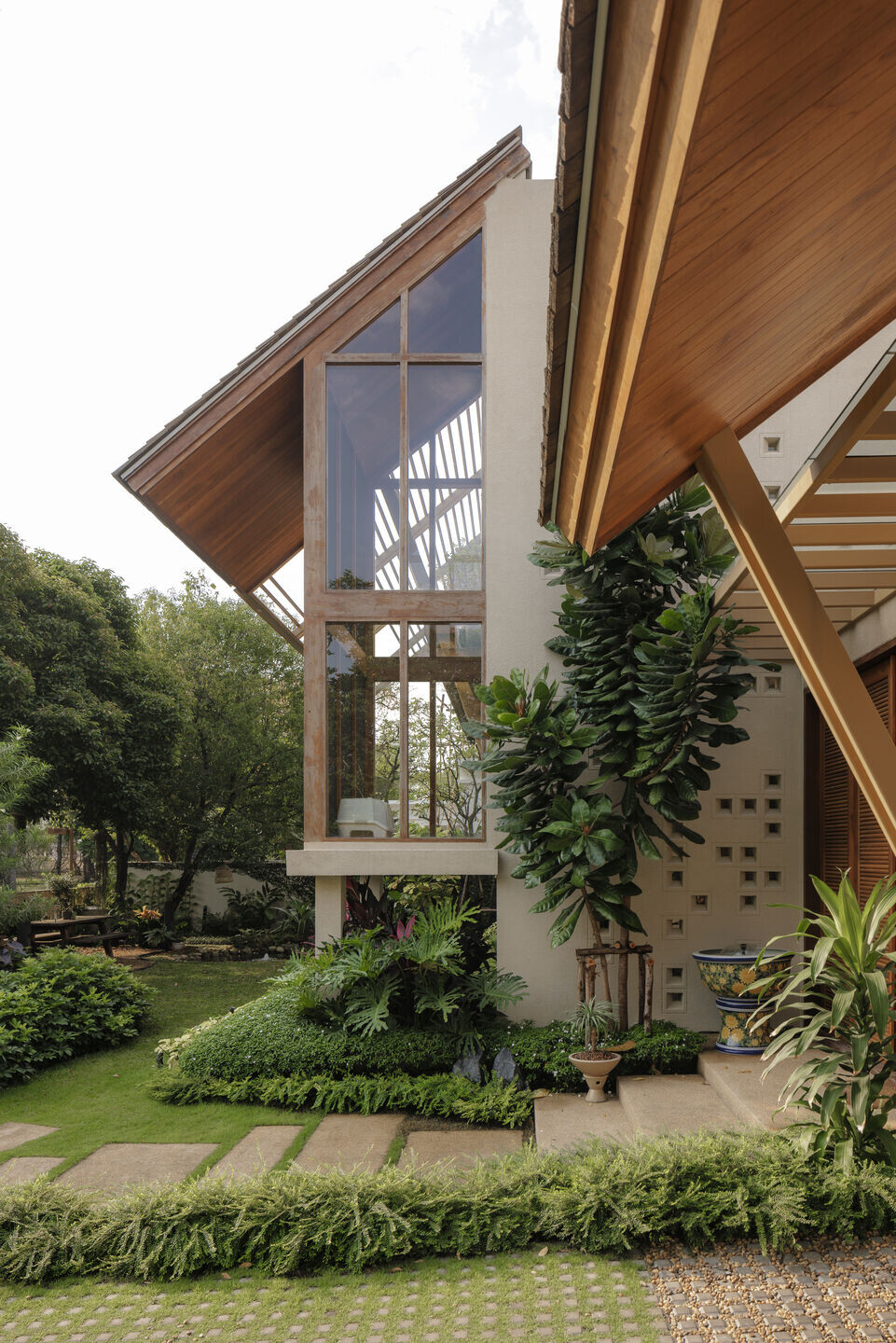 https://archello.com/story/131948/attachments/photos-videos/5 photo_credit Soopakorn Srisakul