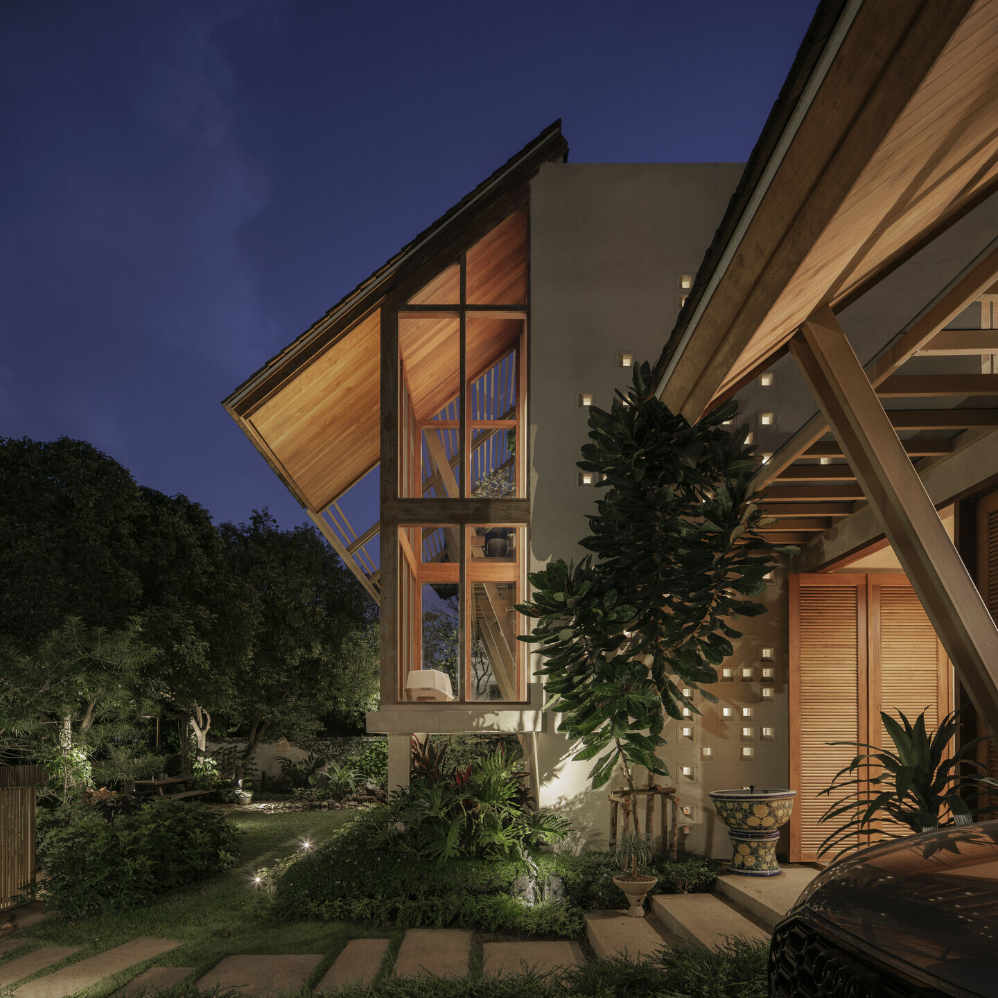 https://archello.com/story/131948/attachments/photos-videos/41 photo_credit Soopakorn Srisakul