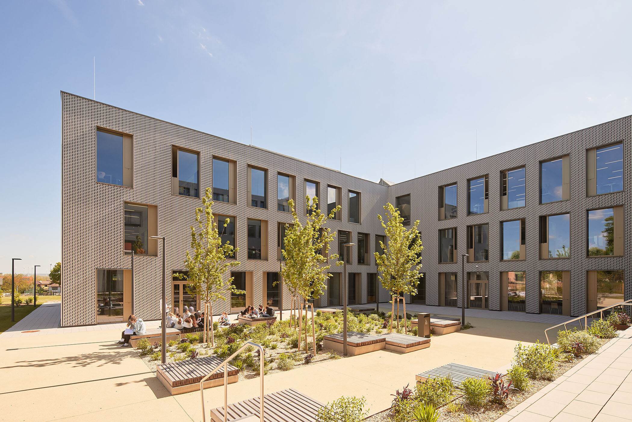https://archello.com/story/124278/attachments/photos-videos/4 photo_credit EMILBLAU/Martin Geyer