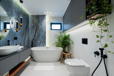 Master Bathroom - Blue Velvet Private House