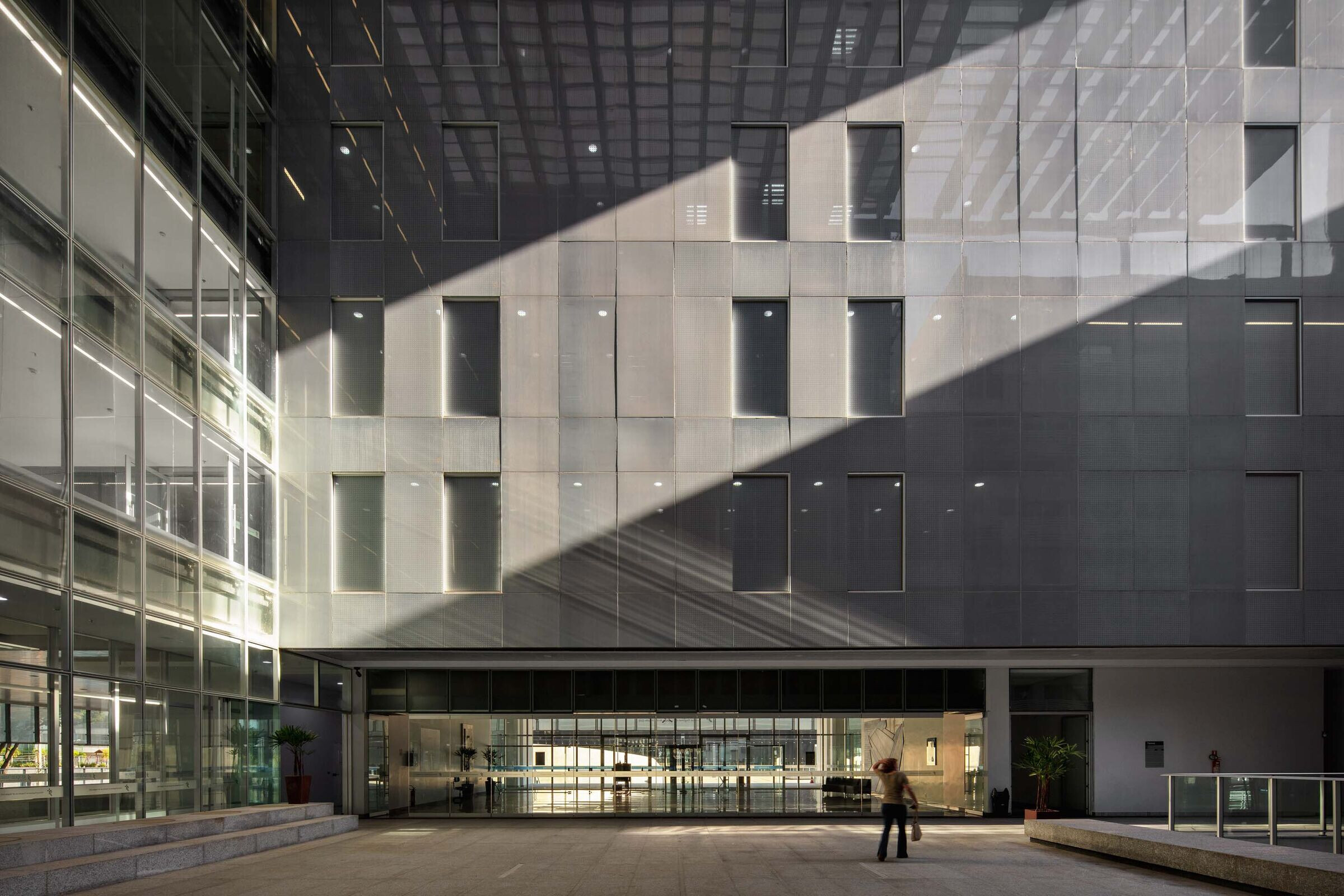 https://archello.com/story/132769/attachments/photos-videos/15 photo_credit Nelson Kon
