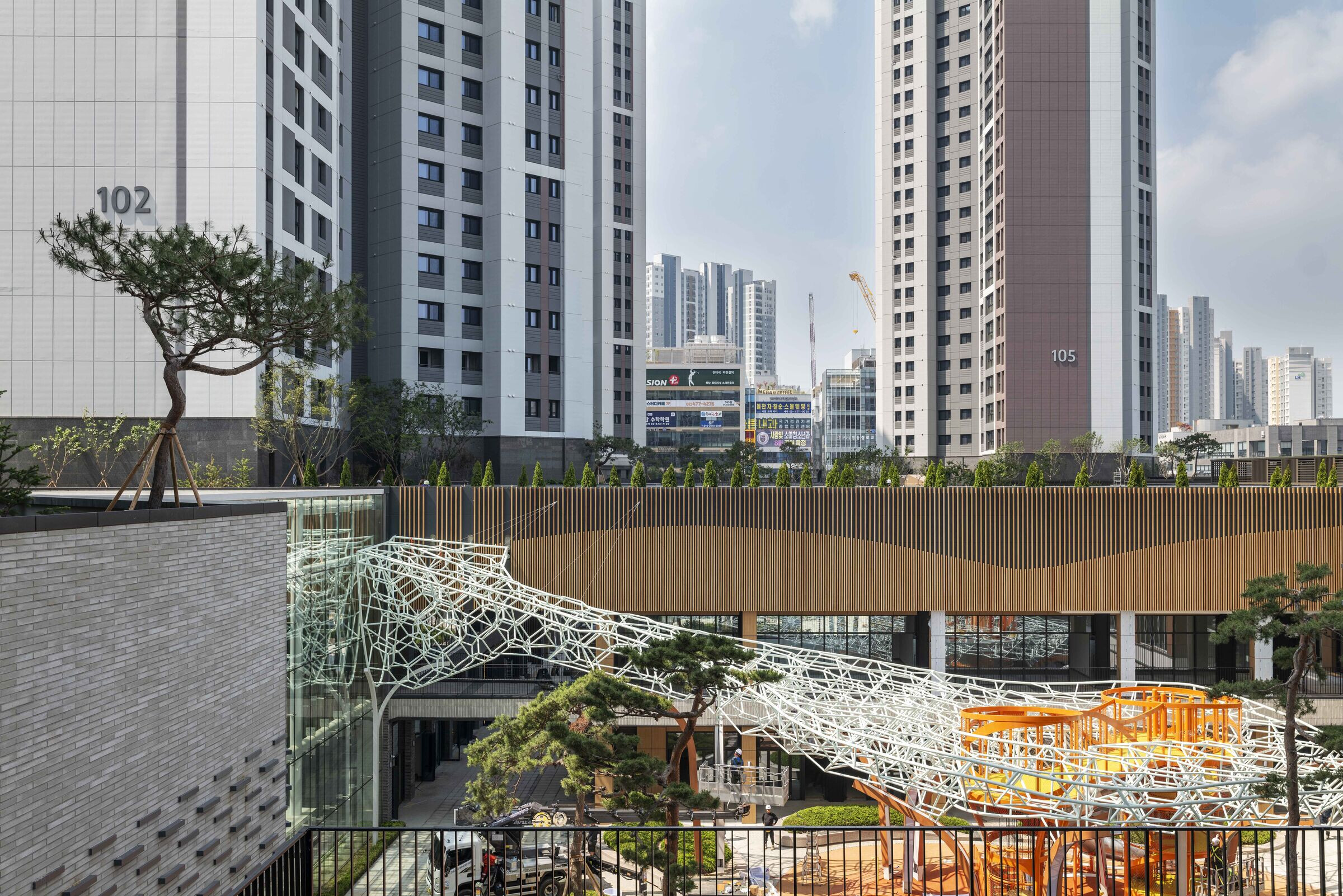 https://archello.com/story/132842/attachments/photos-videos/6 photo_credit (01) © Carve_ArCloud Gamil_Ph. Hyeji Na (Daewoo)