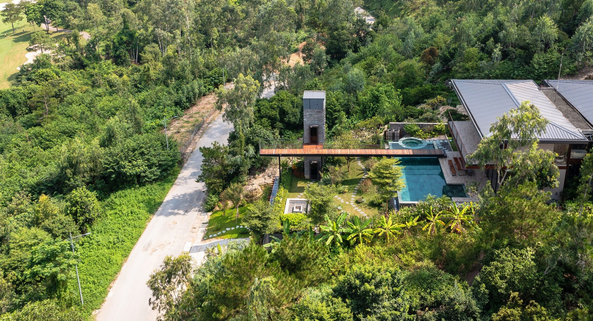 https://archello.com/story/132935/attachments/photos-videos/3 photo_credit Triệu Chiến