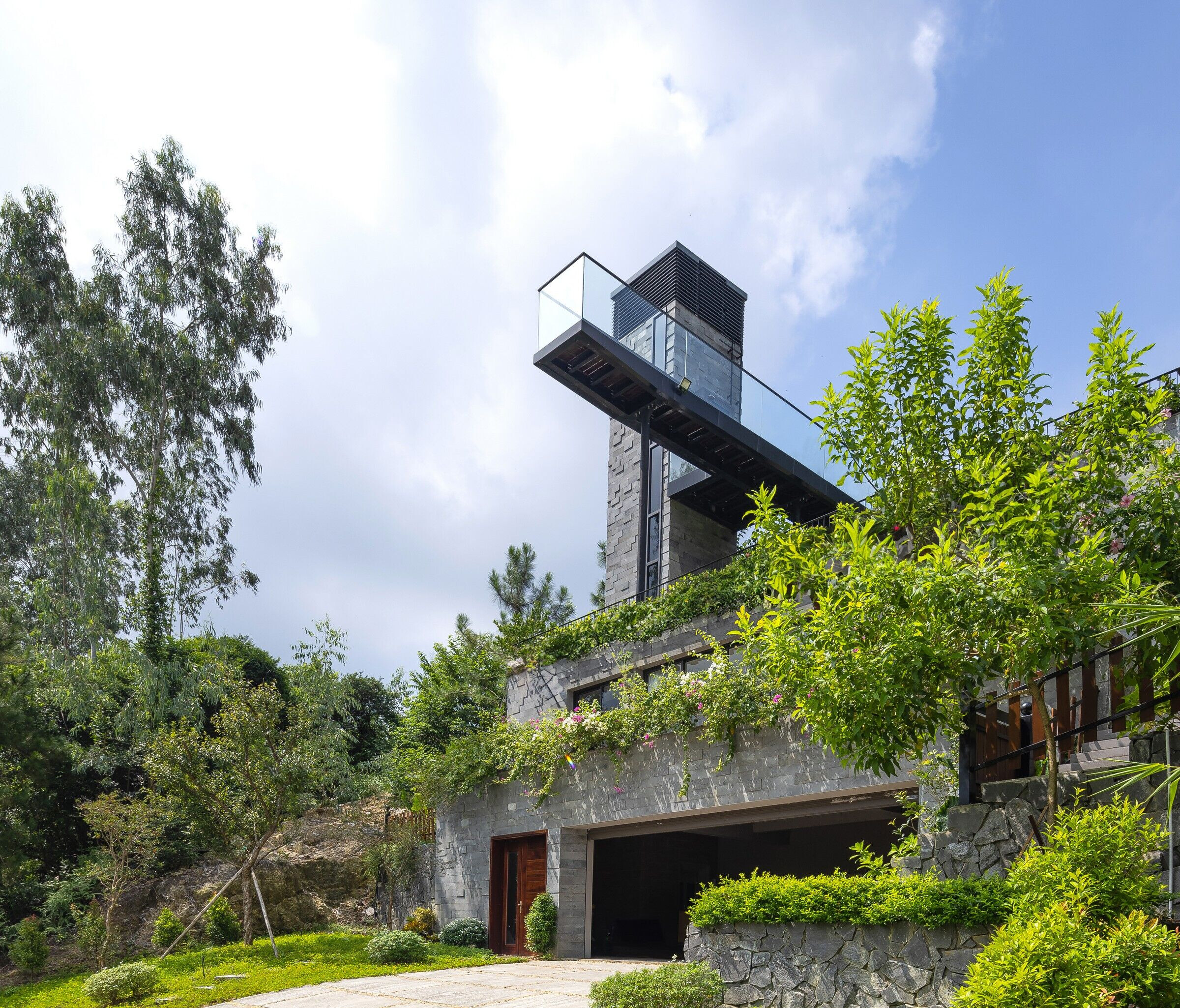 https://archello.com/story/132935/attachments/photos-videos/4 photo_credit Triệu Chiến