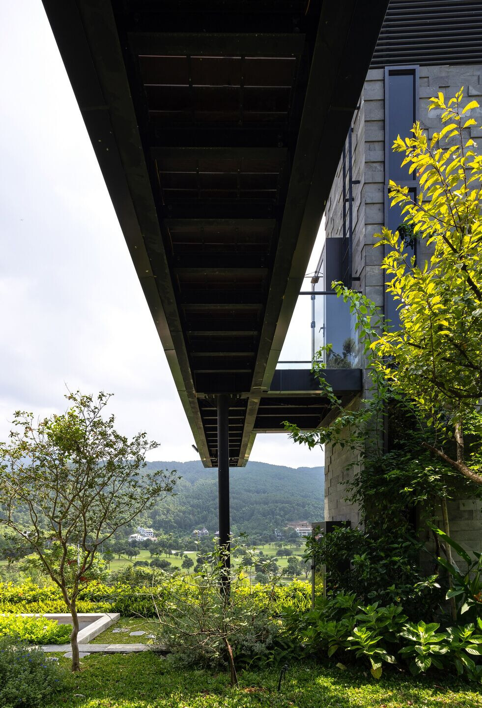 https://archello.com/story/132935/attachments/photos-videos/6 photo_credit Triệu Chiến