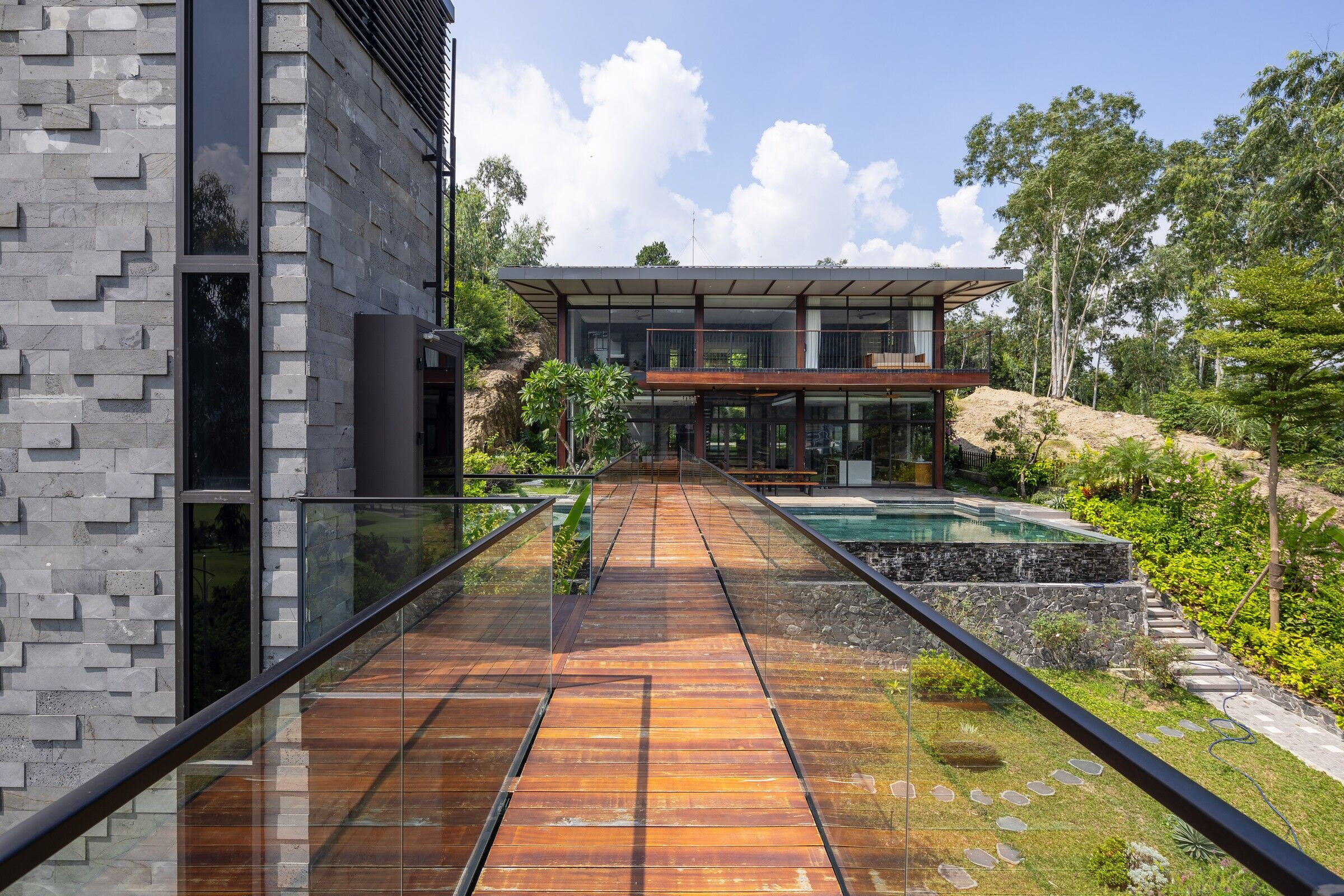 https://archello.com/story/132935/attachments/photos-videos/8 photo_credit Triệu Chiến