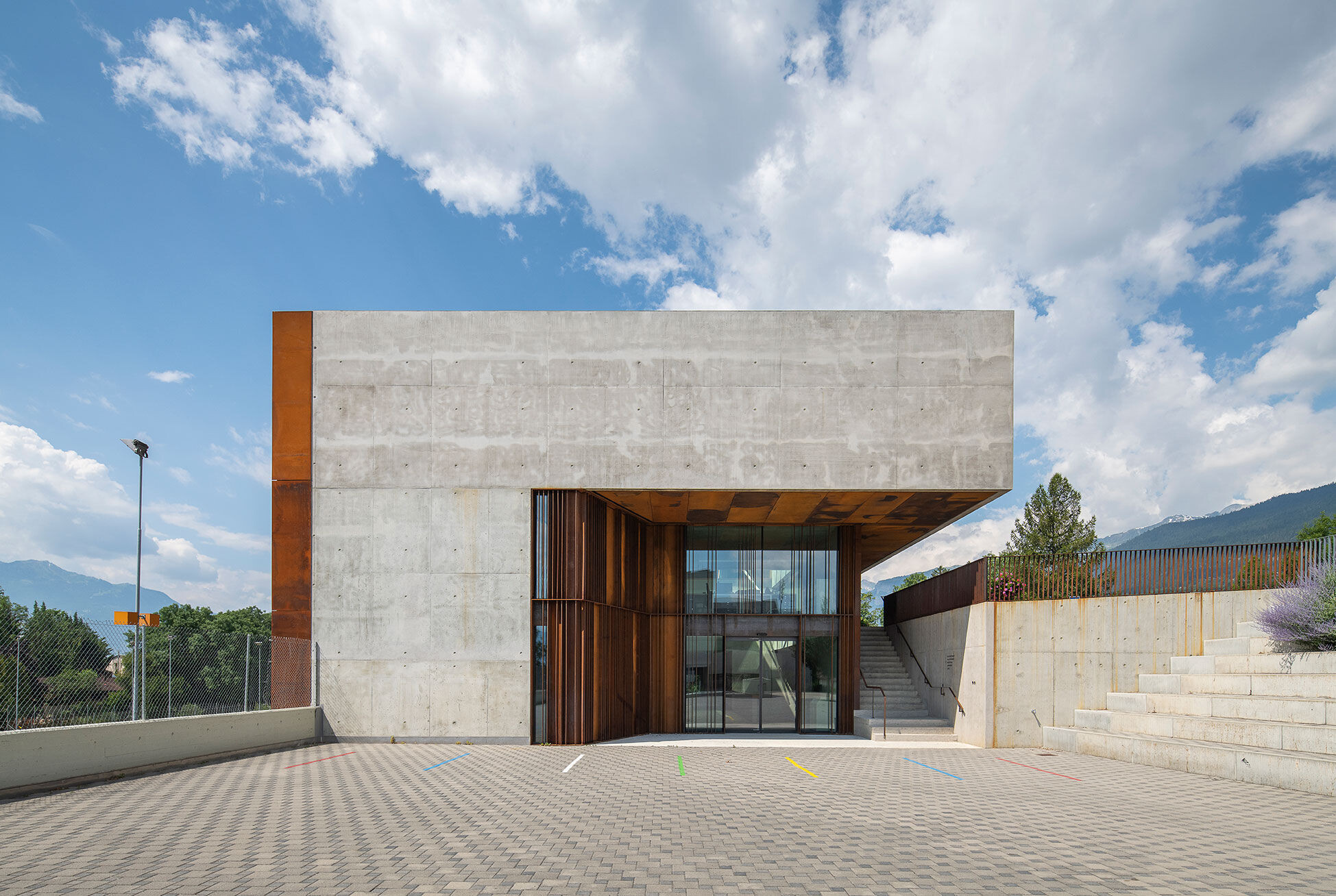 https://archello.com/story/133364/attachments/photos-videos/18 photo_credit DMK Photography