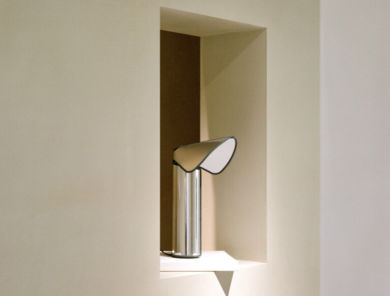 Flos table lamp on the secret display