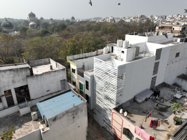 Ribbon House in the historical context of the Qutb Shahi Tombs