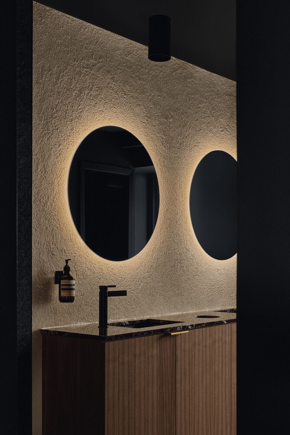 https://archello.com/story/134700/attachments/photos-videos/11 photo_credit Alex Lesage