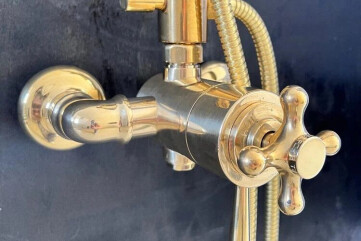 BTS42 Exposed thermostatic straight column shower with hand shower BTS42 Exposed thermostatic straight column shower with hand shower