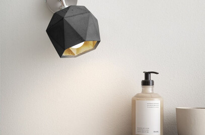 [T2]spot/dark wall light triangle