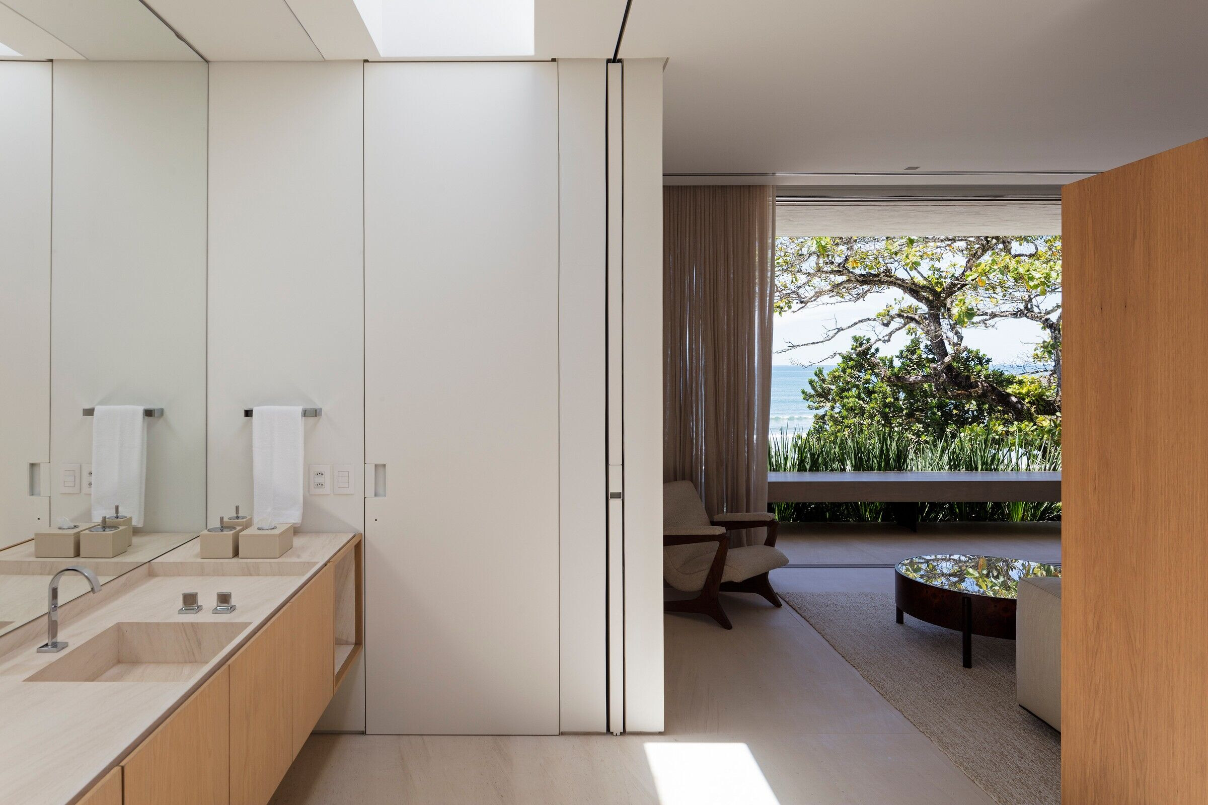 https://archello.com/story/135094/attachments/photos-videos/3 photo_credit Leonardo Finotti
