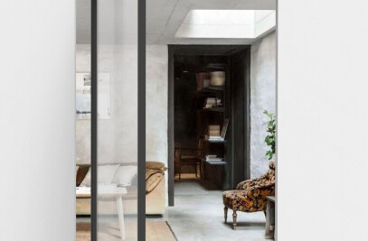 MIRO internal glass pivot door