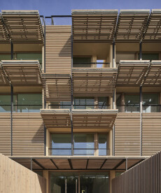 GUBI-vFolding ® Motorized vertical folding system for wooden facades