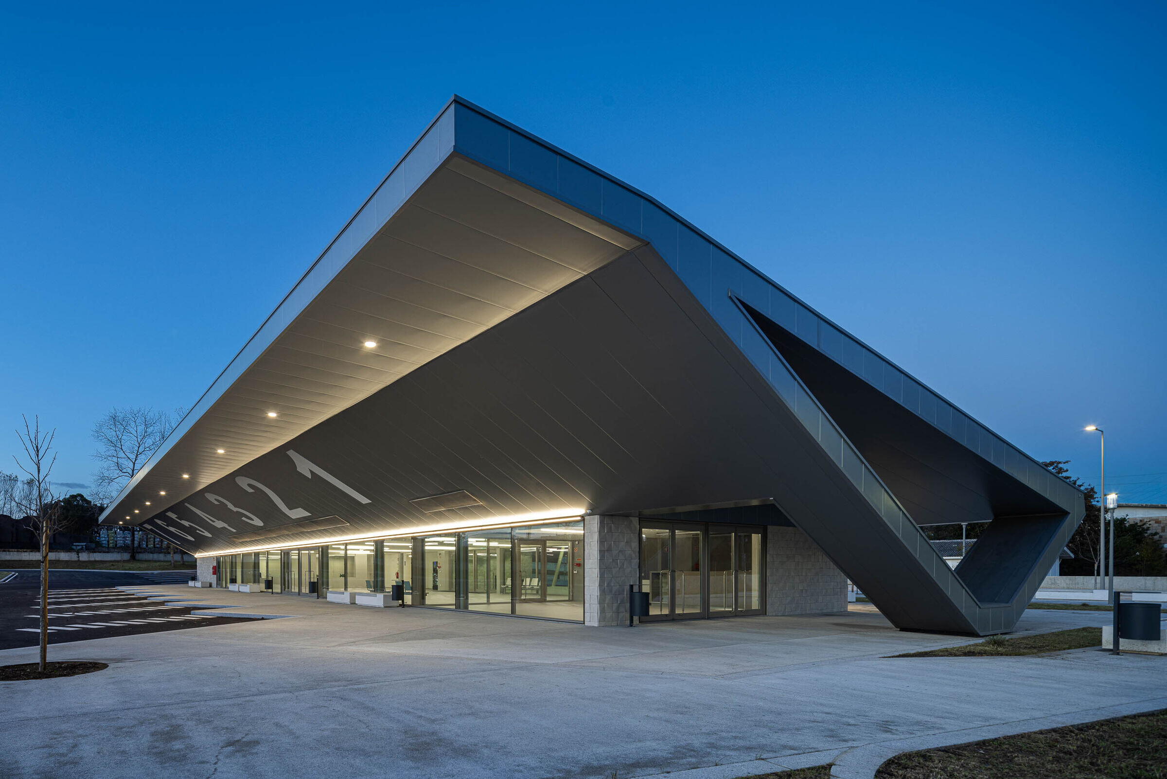 https://archello.com/story/135646/attachments/photos-videos/32 photo_credit Ivo Tavares Studio