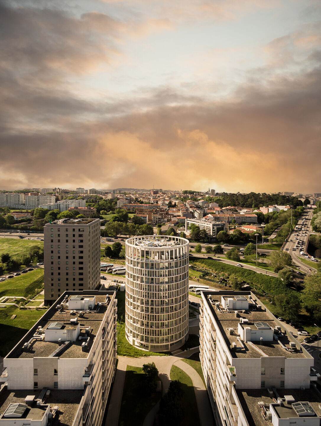 https://archello.com/story/135760/attachments/photos-videos/4 photo_credit © Fernando Guerra | FG+SG