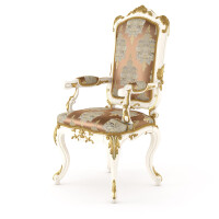 Royal Classic Armrest Chair