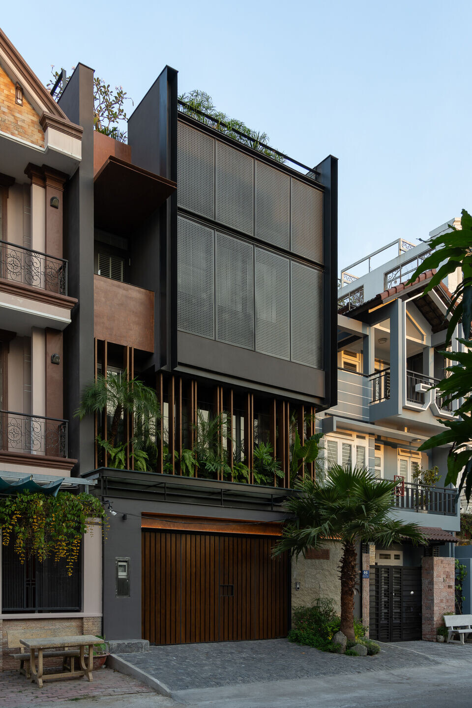 https://archello.com/story/136396/attachments/photos-videos/3 photo_credit Quang Dam