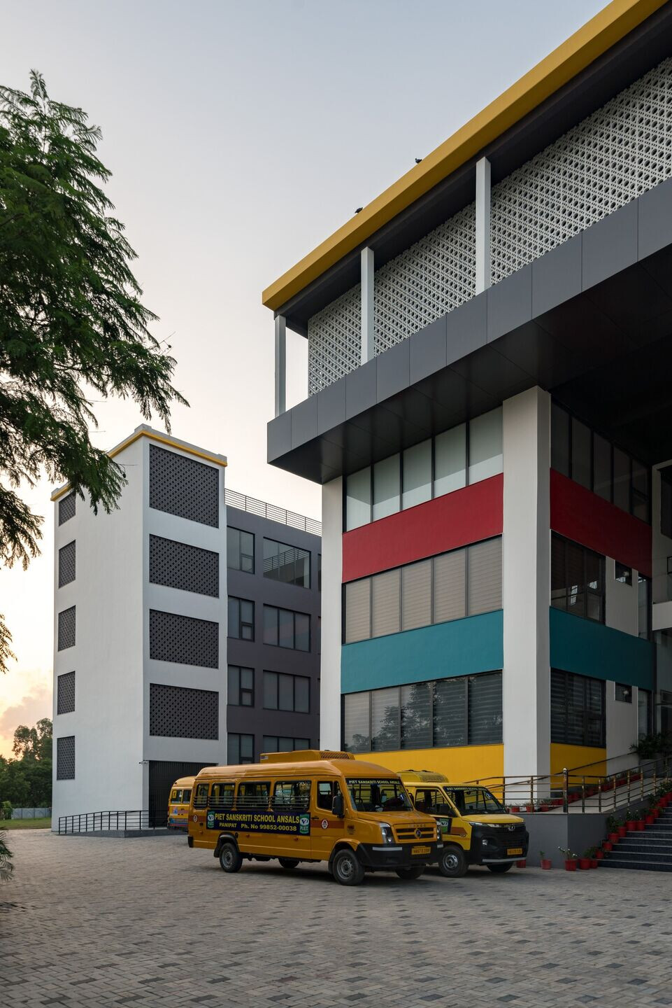 https://archello.com/story/136742/attachments/photos-videos/12 photo_credit Nakul Jain