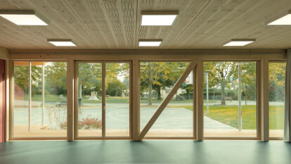 Emixi Architectes designs a temporary classroom pavilion in a park