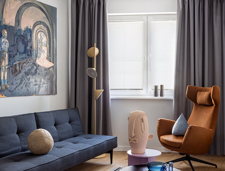 Painting above the sofa in the living room: “Rite of initiation” Ekaterina Pashkevich Sofa: Innovation living Carpet: Carpet Decor Armchair: TWILS (VENETA CUSCINI) Tables: HAY and RelictWood Floor lamp: Axolight