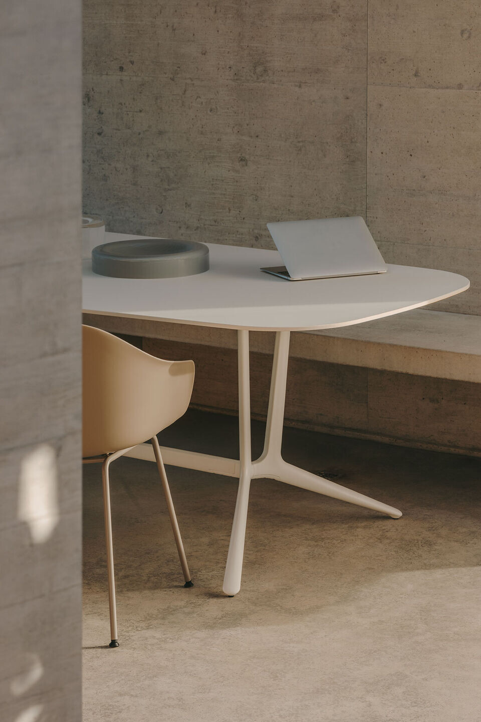 https://archello.com/product/104950/attachments/photos-videos/2