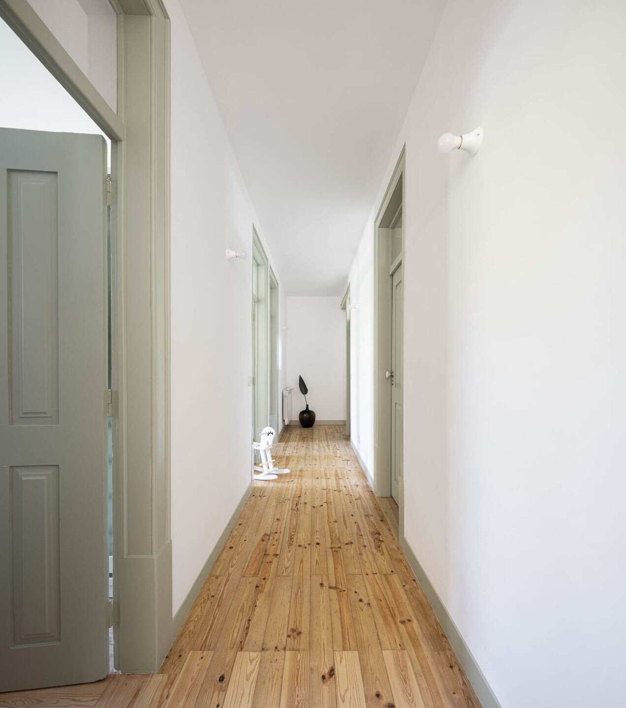 https://archello.com/story/137297/attachments/photos-videos/8 photo_credit Ivo Tavares Studio