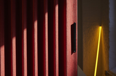 Folding door with velvet cladding