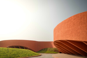 Sameep Padora and Associates creates a flowing, organic art center in southern India