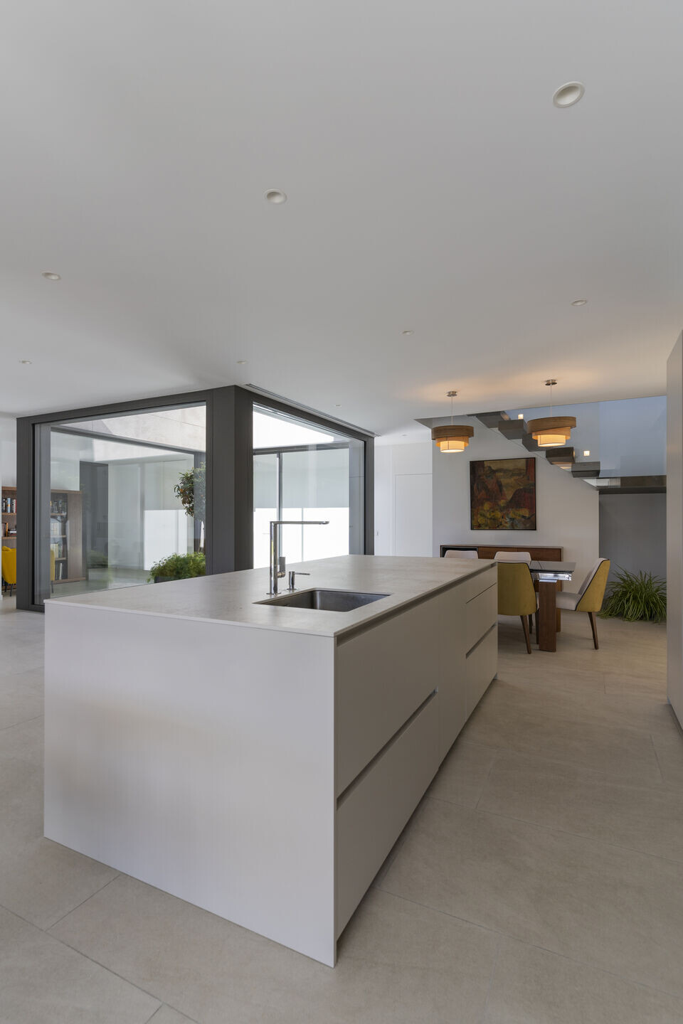 https://archello.com/es/story/138182/attachments/photos-videos/7 photo_credit Casas inHAUS | Luxury prefabricated house in Madrid