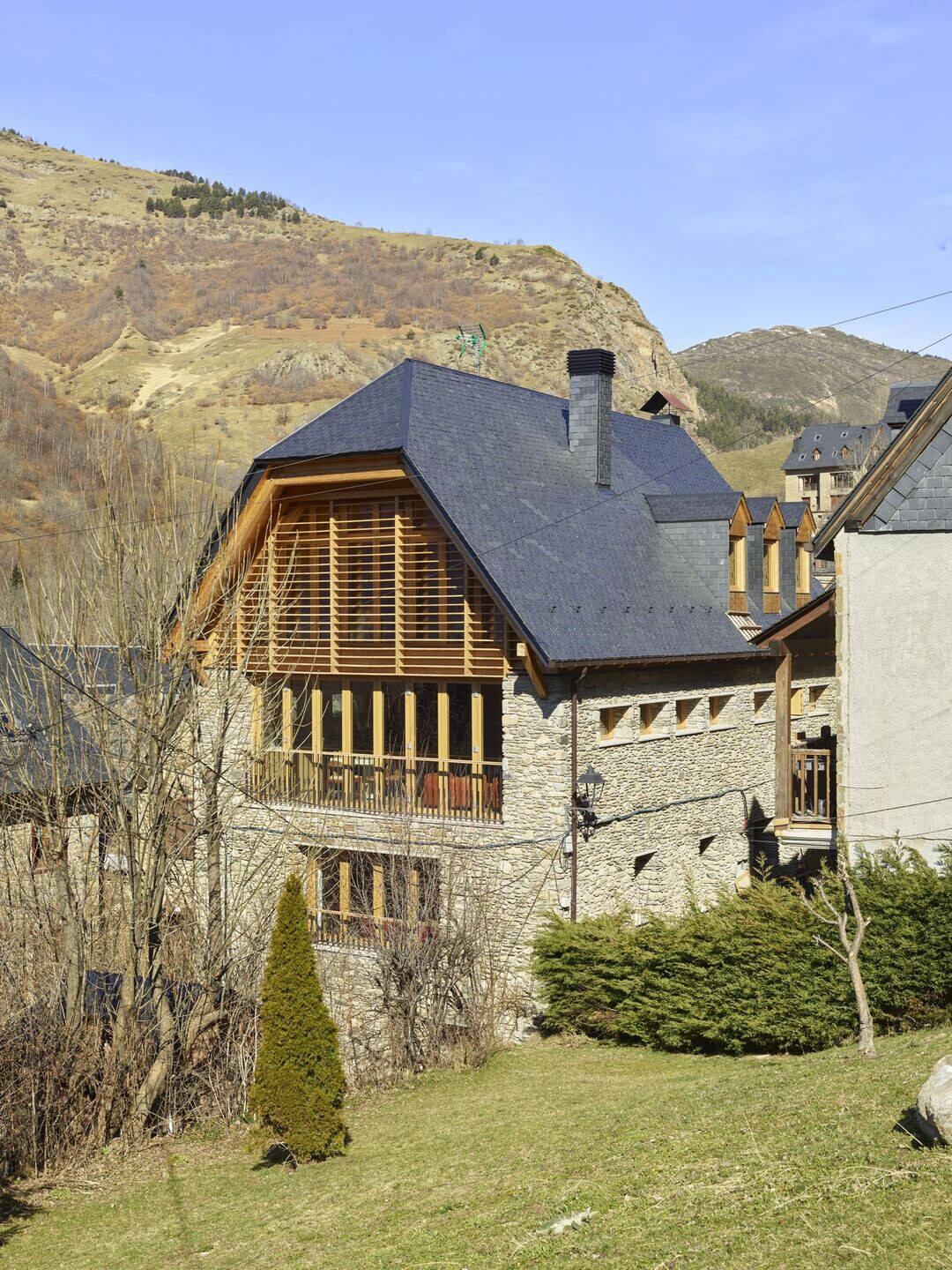 https://archello.com/story/138465/attachments/photos-videos/3 photo_credit Roland Halbe