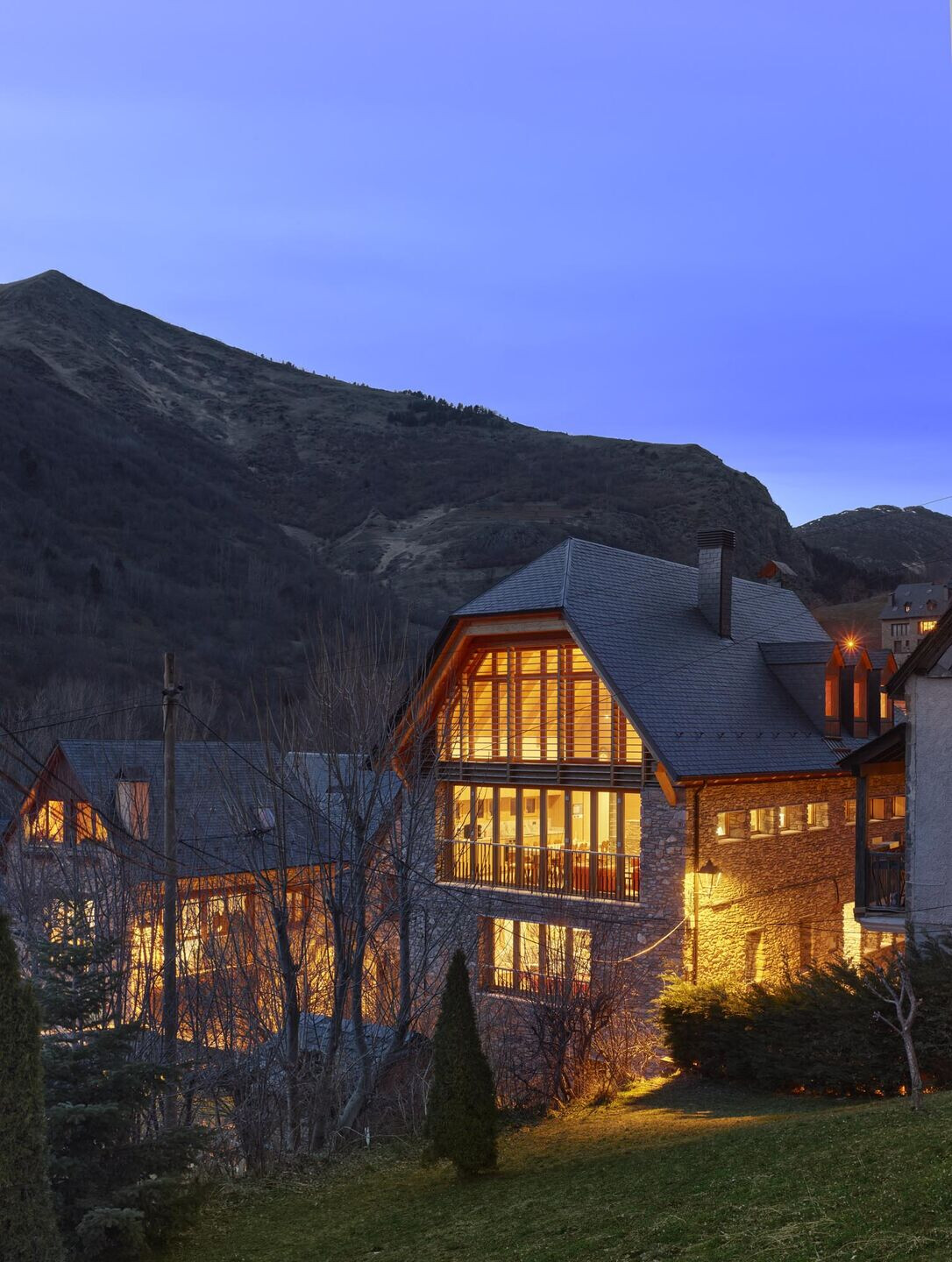 https://archello.com/story/138465/attachments/photos-videos/19 photo_credit Roland Halbe