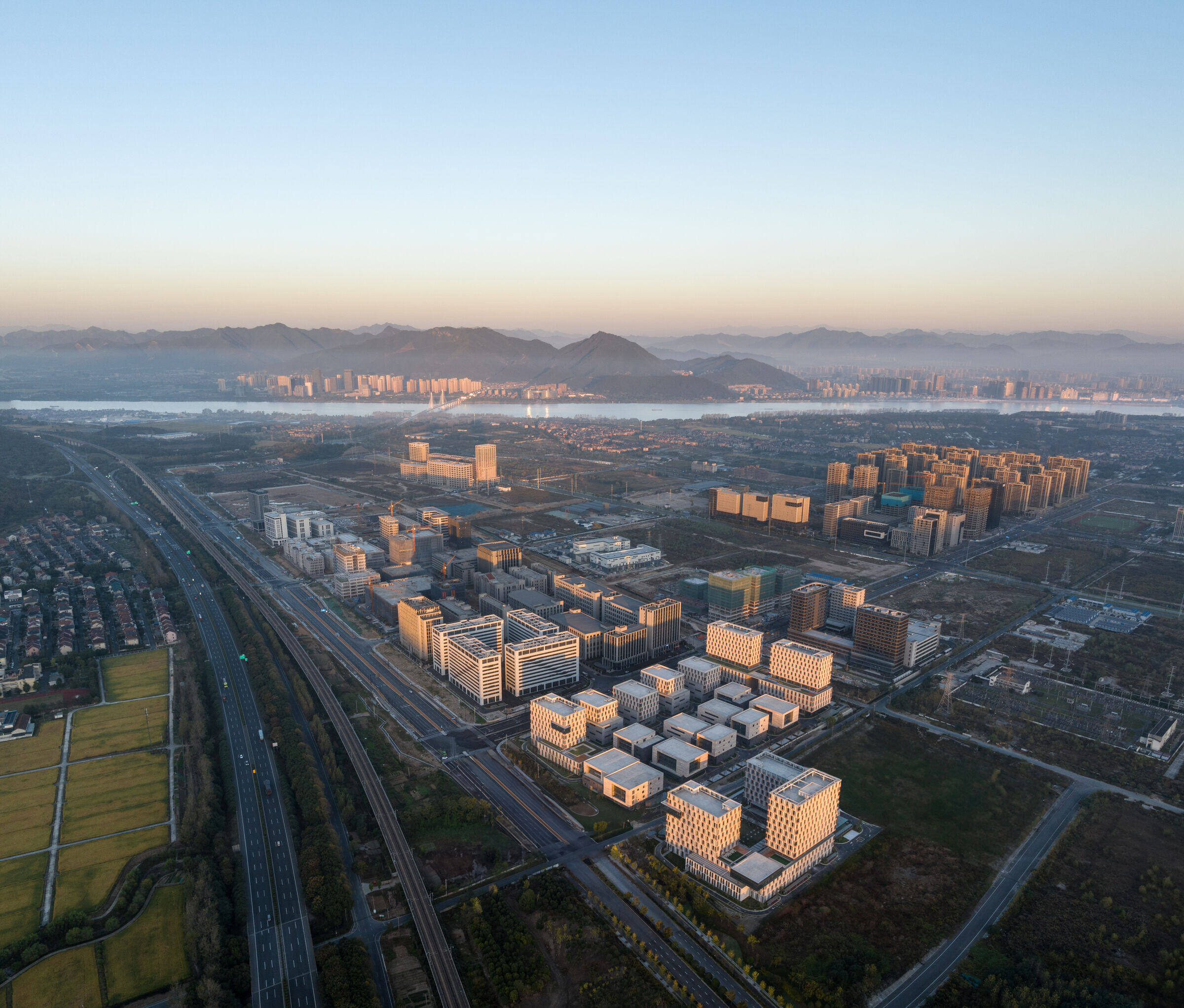 https://archello.com/story/138710/attachments/photos-videos/9 photo_credit line+, PHOTO by Chen Xi Studio