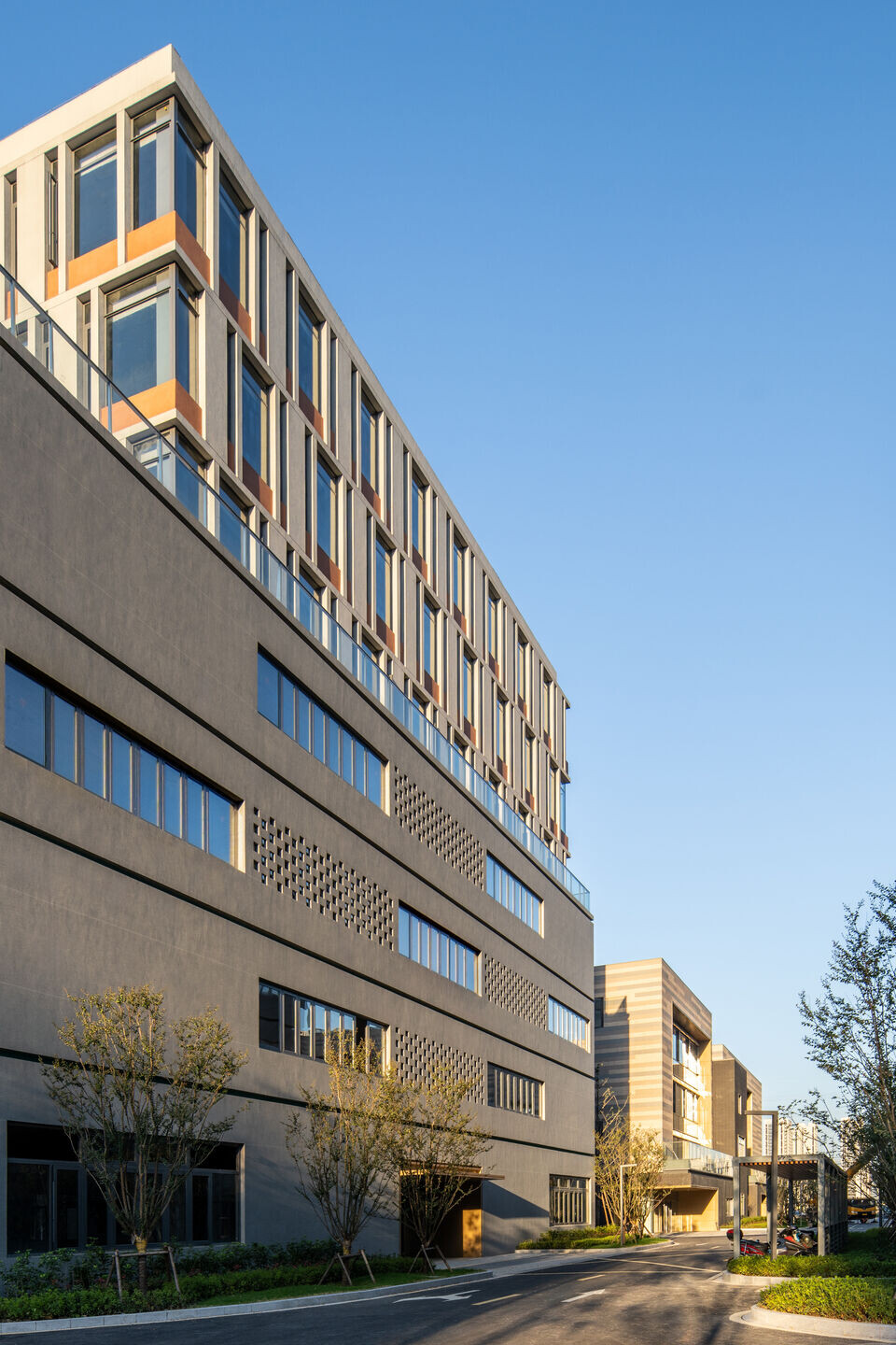 https://archello.com/story/138710/attachments/photos-videos/44 photo_credit line+, PHOTO by Chen Xi Studio