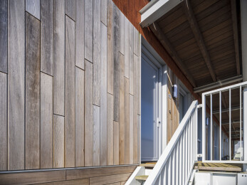 Reclaimed wood Western Red Cedar, treated with fire retardant by Lemahieu Fire Protection®