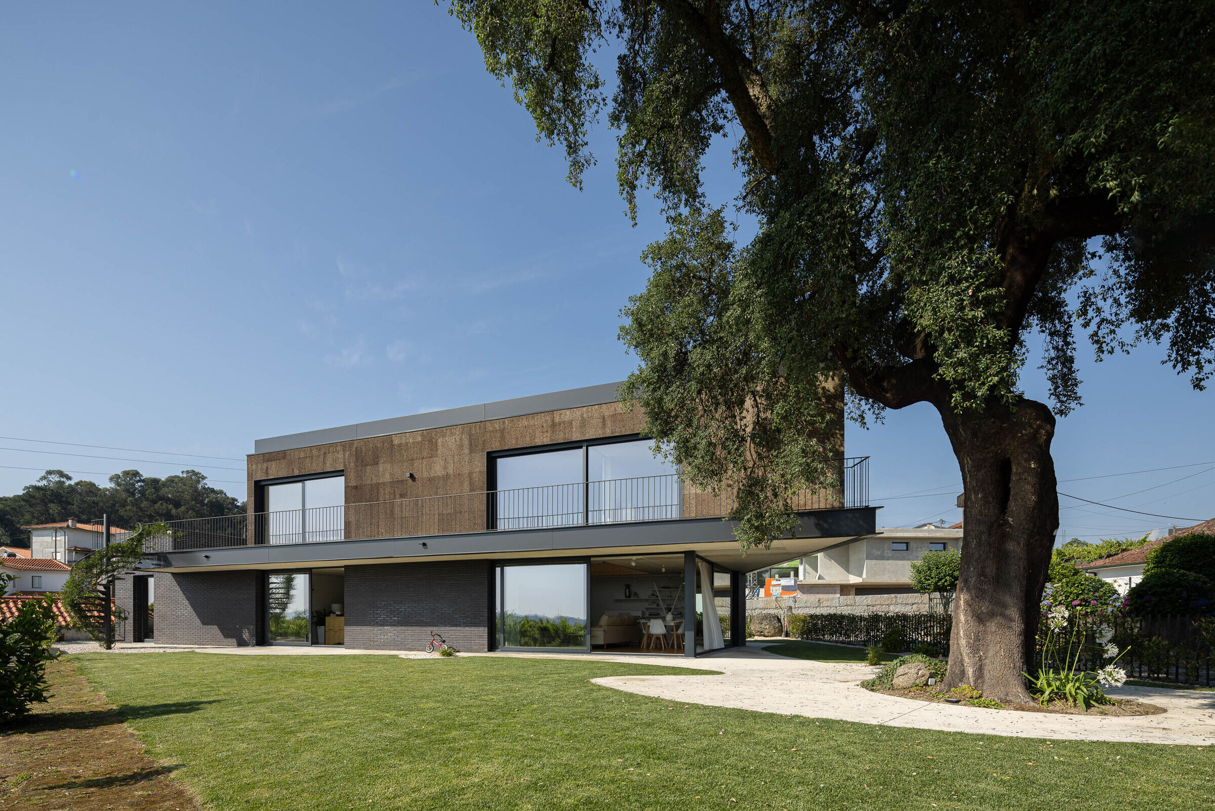 https://archello.com/story/138777/attachments/photos-videos/3 photo_credit Ivo Tavares Studio