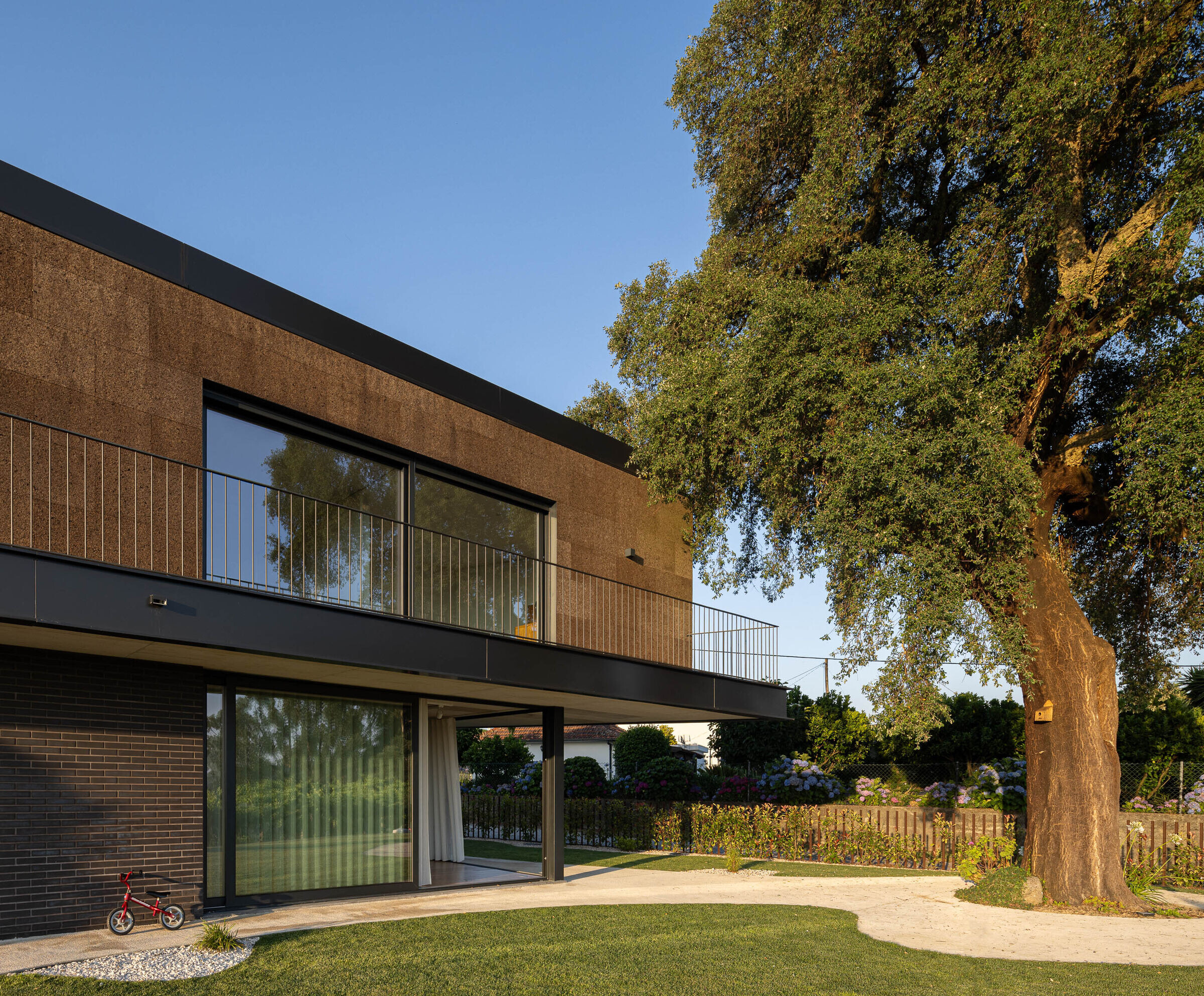https://archello.com/story/138777/attachments/photos-videos/5 photo_credit Ivo Tavares Studio