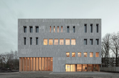 Tilburg University inaugurates the Marga Klompé building constructed from wood