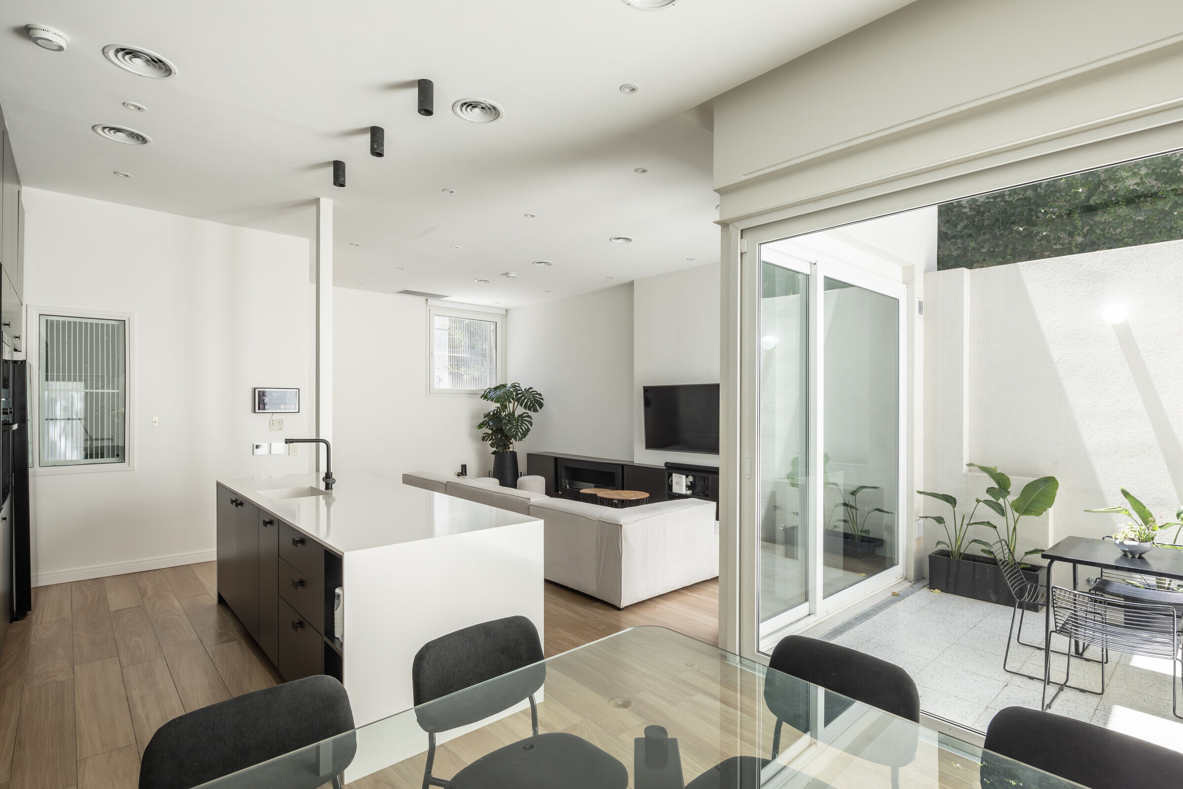 https://archello.com/story/139515/attachments/photos-videos/2 photo_credit Bruto Studio