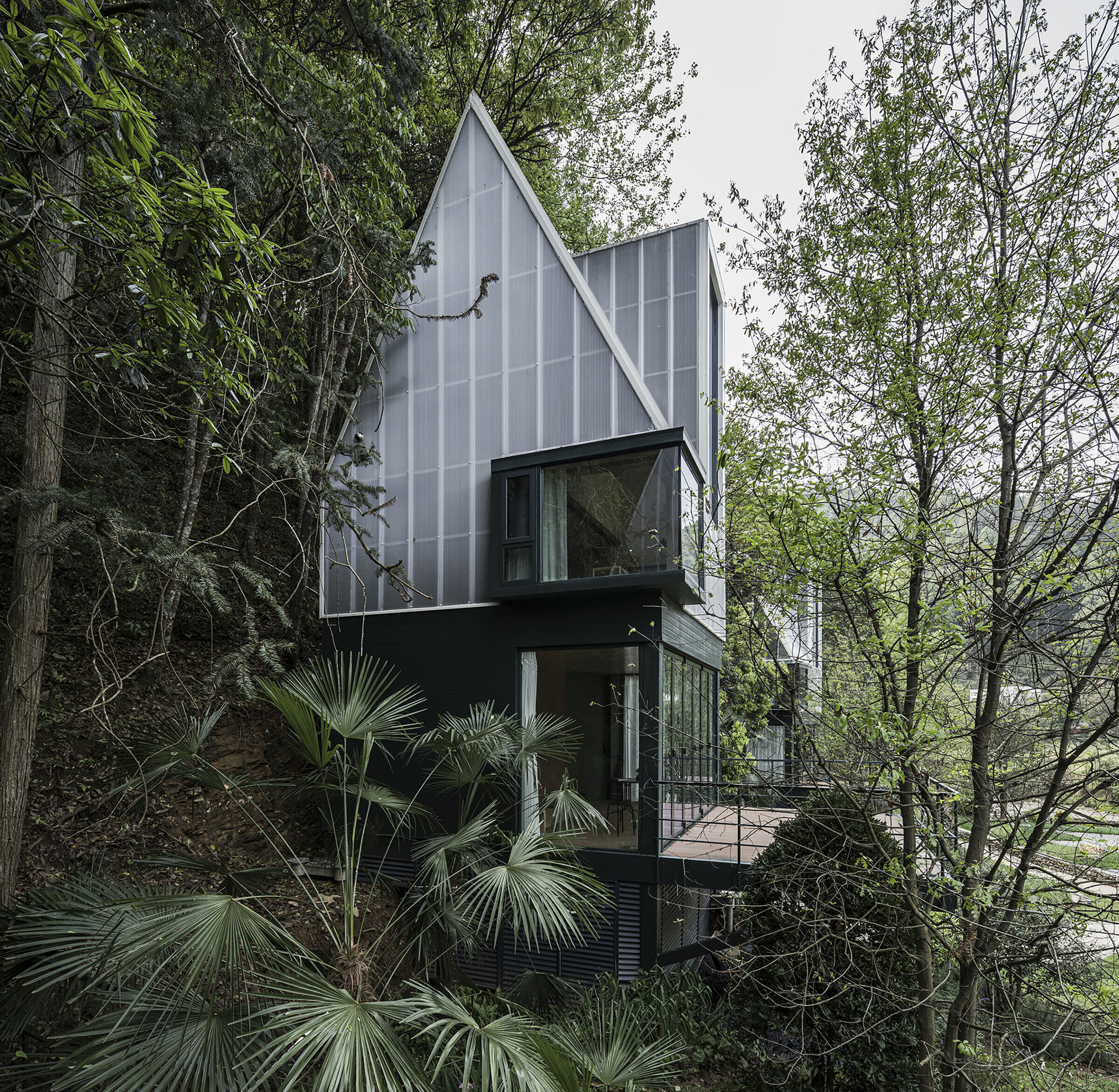 https://archello.com/story/139603/attachments/photos-videos/3 photo_credit EERI