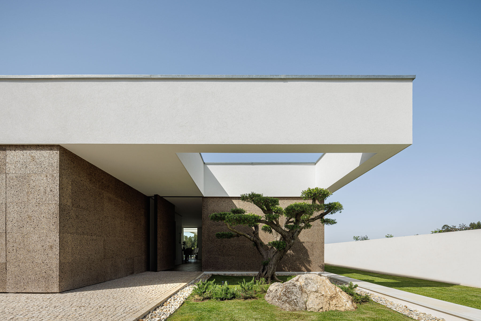 https://archello.com/story/140228/attachments/photos-videos/7 photo_credit Ivo Tavares Studio