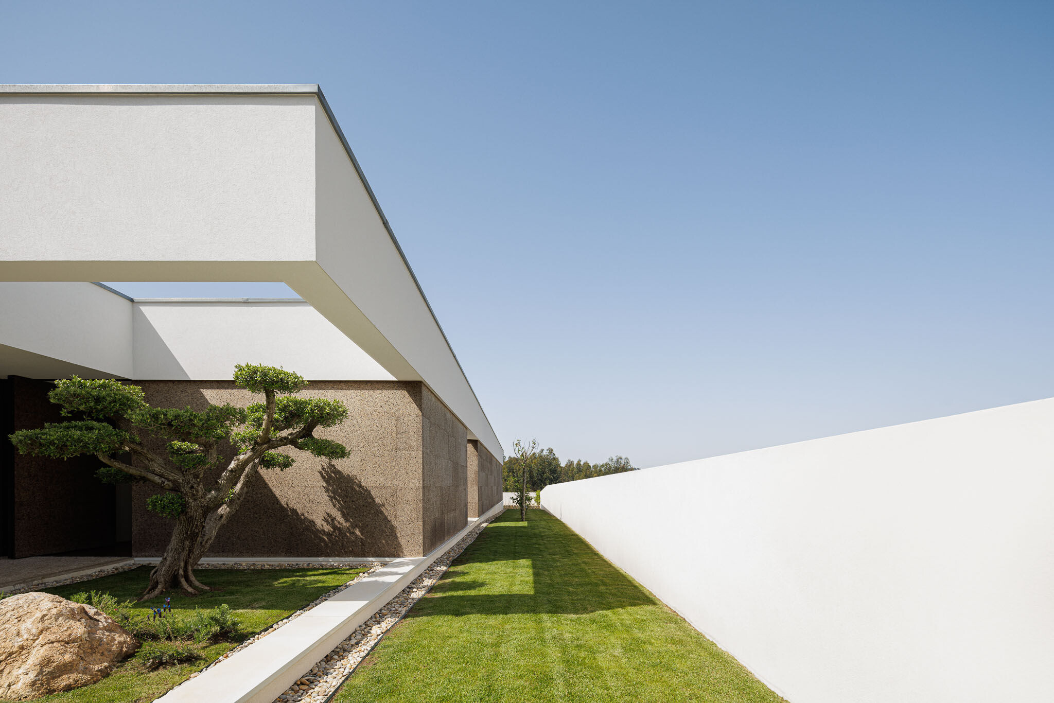 https://archello.com/story/140228/attachments/photos-videos/13 photo_credit Ivo Tavares Studio