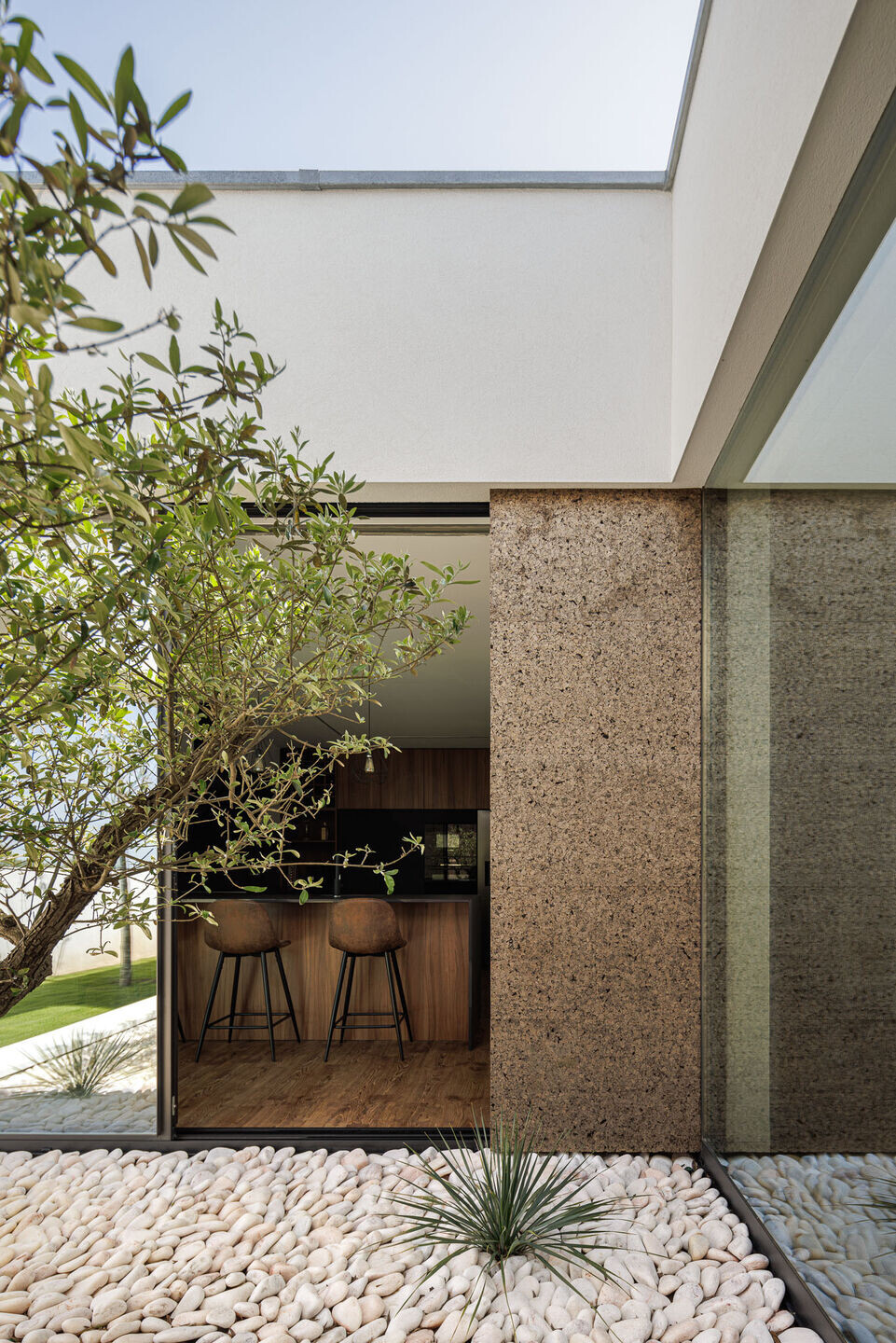 https://archello.com/story/140228/attachments/photos-videos/21 photo_credit Ivo Tavares Studio