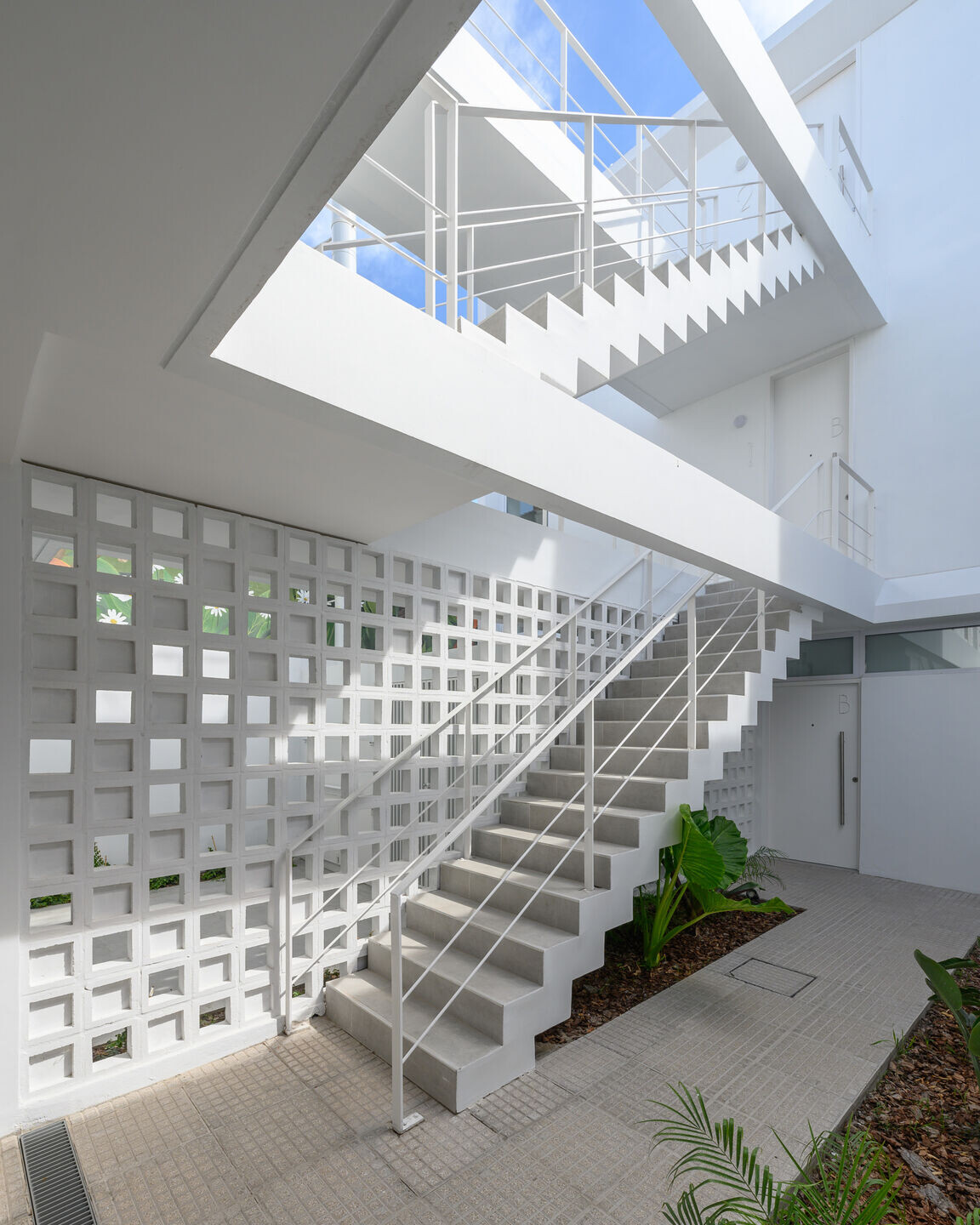 https://archello.com/story/140363/attachments/photos-videos/4